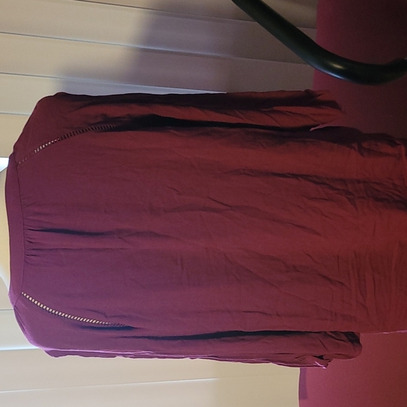 Light fabric express top(3 items for $20) - Picture 2 of 2